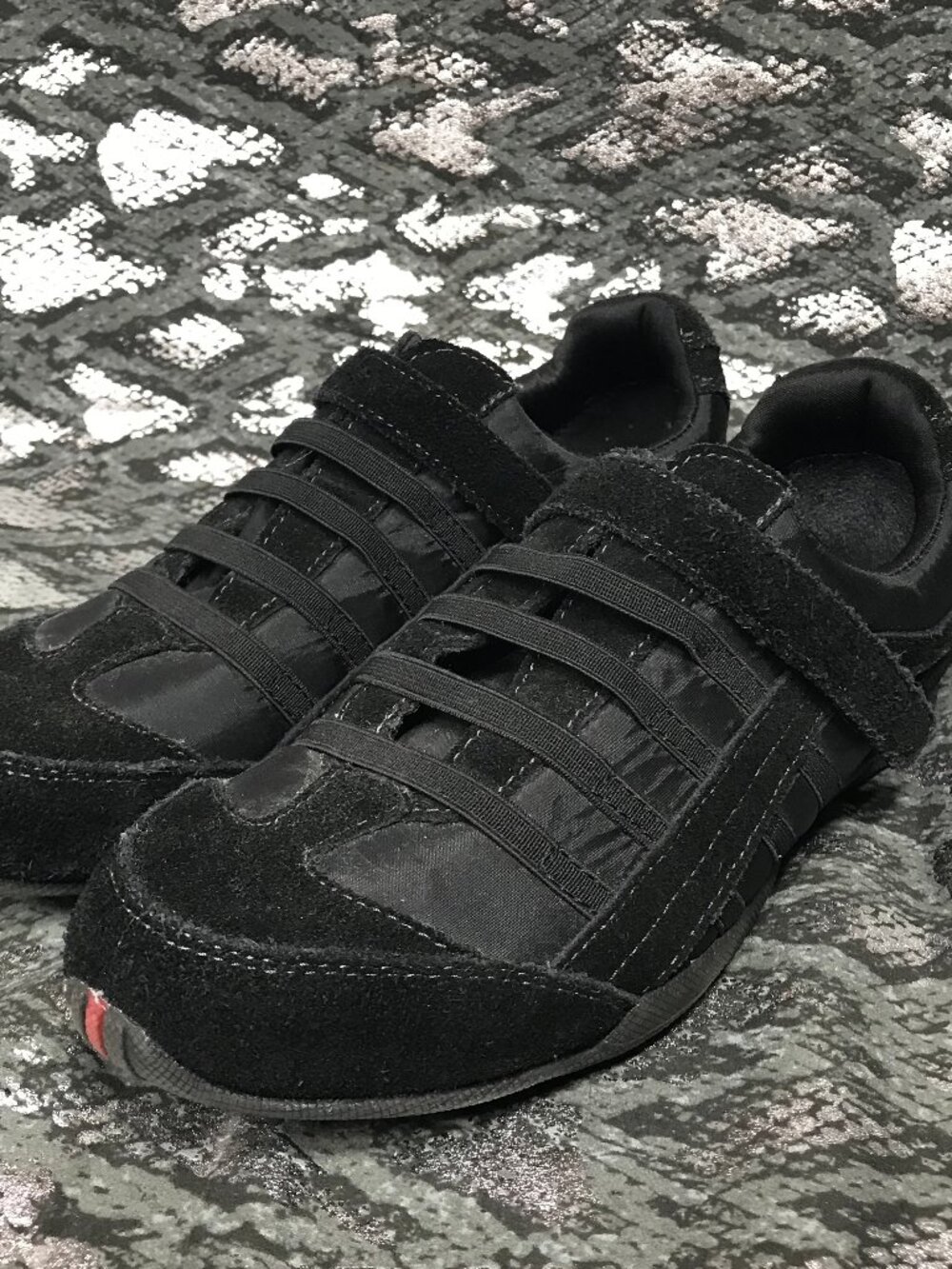 Women's Velcro Tennis Shoes